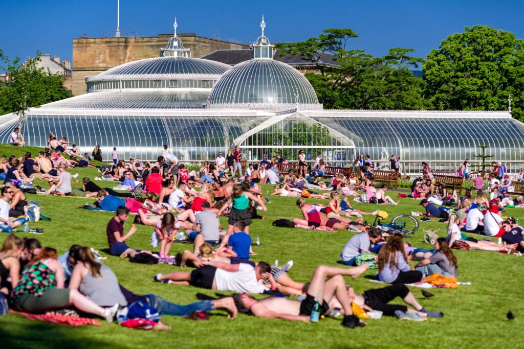 Glasgow botanic gardens at summer | City Apartments Glasgow botanic gardens at summer